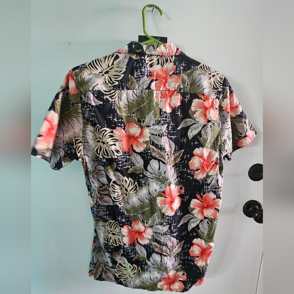 Aloha Shirt - Men - Picture 2 of 5